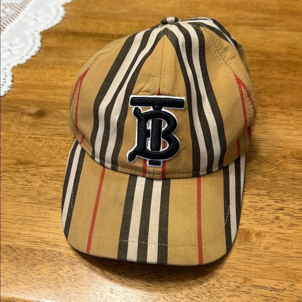 Burberry hat - Picture 2 of 7